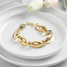 Load image into Gallery viewer, OVAL CHAIN BRACELET LOBSTER CLASP