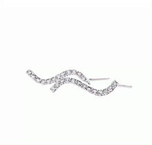 Charger et lire la vidéo dans la visionneuse de la Galerie, WAVE DIAMONDS EARRING (0.13CTW) 10K Or 14K Gold
