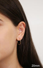 Charger l&#39;image dans la galerie, 10K WHITE GOLD ROUND ENDLESS HOOP EARRINGS, 20 mm
