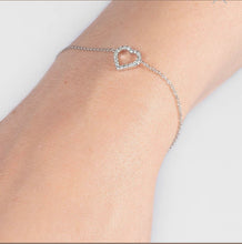 Charger l&#39;image dans la galerie, HEART DIAMOND BRACELET (0.10CTW) 14K Gold
