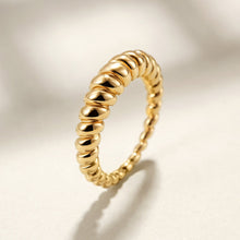Load image into Gallery viewer, CROISSANT RING

