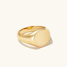 Charger l&#39;image dans la galerie, Personalized Round Signet Men&#39;s Rings in Yellow 10K Gold
