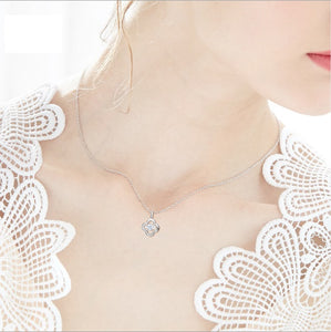 925 Sterling Clover leaf Silver Pendant Made with stunning AAA-Cubic Zirconium Grade.