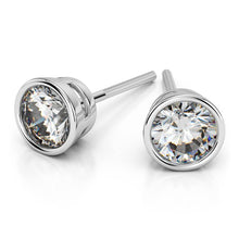 Charger l&#39;image dans la galerie, Bezel Diamond Stud Earrings In White 14K Gold
