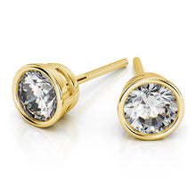 Charger l&#39;image dans la galerie, Bezel Diamond Stud Earrings In Yellow 14K Gold

